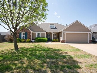 2114 S Javine Ct, Skiatook, OK 74070