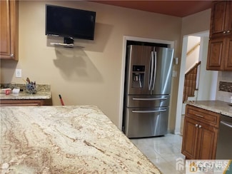 20 Tiger Lilly Ct, Sayreville, NJ 08872