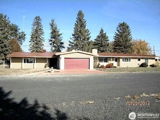 212 E Locust St, Coulee City, WA 99115