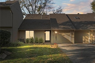 12327 Charlotte St, Kansas City, MO 64146