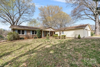 236 W Edison Dr, Statesville, NC 28625