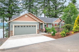 570 Columbia St, Cathlamet, WA 98612