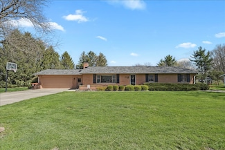 102 E South Mahomet Rd, Mahomet, IL 61853
