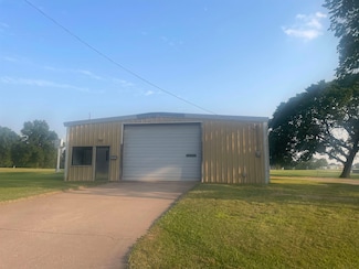 903 E 8th St, Harper, KS 67058