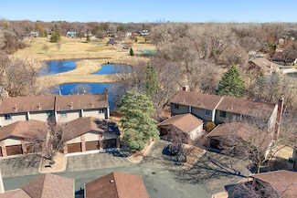 2426 Mendelssohn Ln Unit 8, Golden Valley, MN 55427