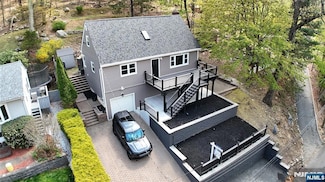 8 Wenonah Ave, Oakland, NJ 07436