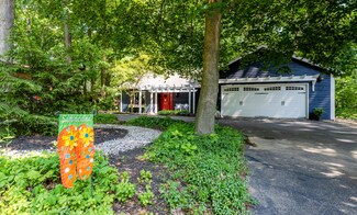10081 Singer Lake Rd, Baroda, MI 49101