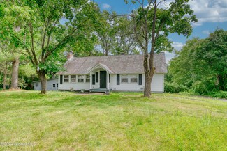 2888 W Old State Rd, Schenectady, NY 12303