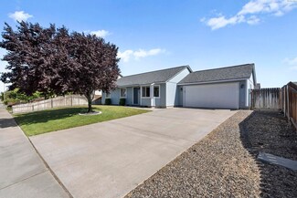 4881 Thrush Ln, West Richland, WA 99353
