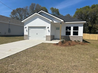 812 Williams Ave, Crestview, FL 32539