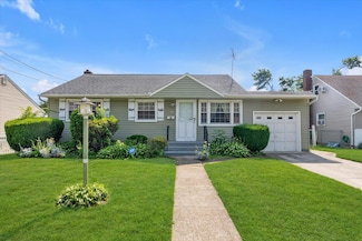 475 Emerson St, Uniondale, NY 11553