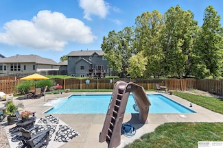 8127 S 105th St, La Vista, NE 68128