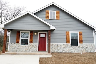 424 E Nelson St, Denison, TX 75021