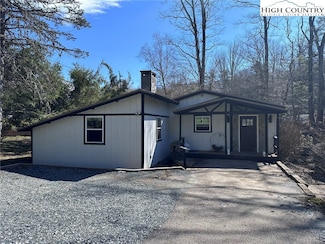 300 River Rd, Newland, NC 28657