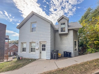 1765 Madison St, Dubuque, IA 52001