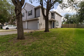 285 Brandy Ridge Ln, Dickinson, TX 77539