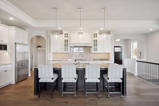 6369 Lakeside Dr, Chaska, MN 55318
