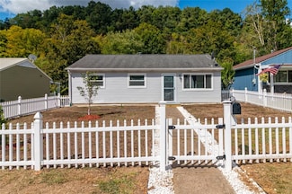 2873 N Meadow St, Natrona Heights, PA 15065