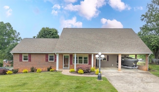 2411 Allendale Cir, Lenoir, NC 28645