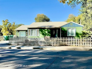 1011 N Auburn Ave, Farmington, NM 87401