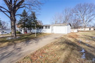 127 Yankee Dr, Saint Charles, MO 63303