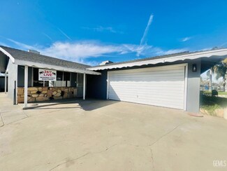 10800 Waco Ave, Lamont, CA 93241