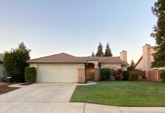 1921 Cromwell Ave, Clovis, CA 93611