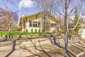 819 Minnesota Ave, Medford, OR 97504