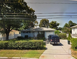 127 New Jersey Ave, Bay Shore, NY 11706