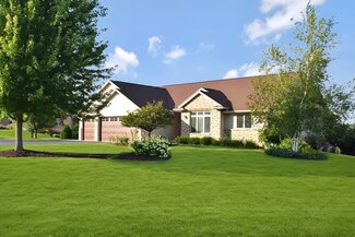45 Cliffside Ct, Freeport, IL 61032