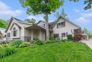 23691 S Shore Dr, Edwardsburg, MI 49112