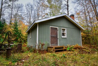 35 Burrough Rd, Dover-Foxcroft, ME 04426