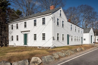 111 Amesbury Rd, Kensington, NH 03833