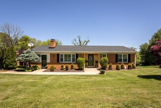 719 Hillcrest Dr, Staunton, VA 24401