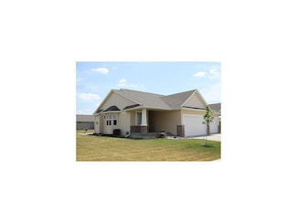 145 Ridgeview Dr, Fairfax, IA 52228