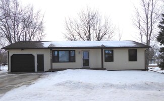 1795 Maple Park Cir, Windom, MN 56101