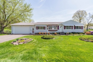 38 Knollwood Cir, Holyoke, MA 01040