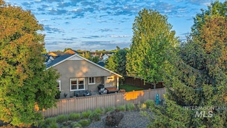 102 S Streamleaf Ave, Star, ID 83669