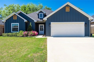 110 E Bexar St, Mabank, TX 75147