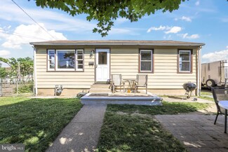 304 Leach St, Riverside, NJ 08075