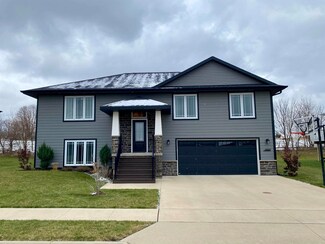 6550 Shrewsbury Ln, Dubuque, IA 52003