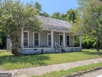 110 S 4th St, Tennille, GA 31089