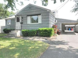 81 Paradise St, Chicopee, MA 01020