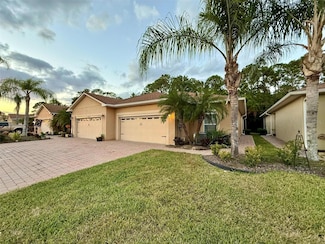 1579 Vienna Square Dr, Winter Haven, FL 33884