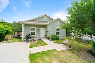 105 E Elm St, Taft, TX 78390