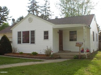 611 S Jackson St, Mount Carroll, IL 61053