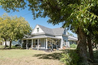 402 W 6th St, Justin, TX 76247