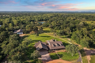 6892 Palm Rd, Sealy, TX 77474