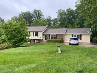 298 Raven Green St, Wilkesboro, NC 28697