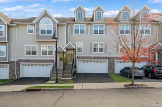 26 Hidden Creek Blvd, Monroe, NY 10950